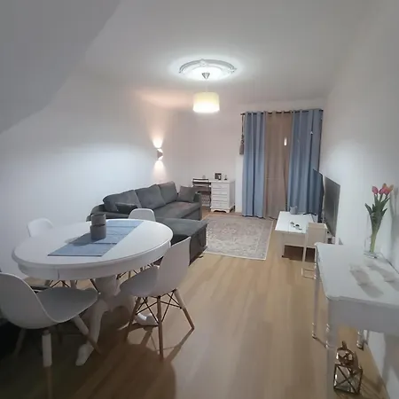 Διαμέρισμα Village House *